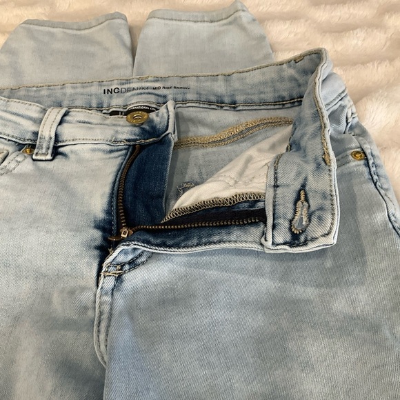 I.n.c. International Concepts Women's Skinny Light Wash Distressed Jean Size 4 - Picture 6 of 11